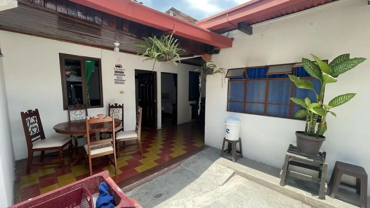 Hostal La Fuente Antigua Gæstehus